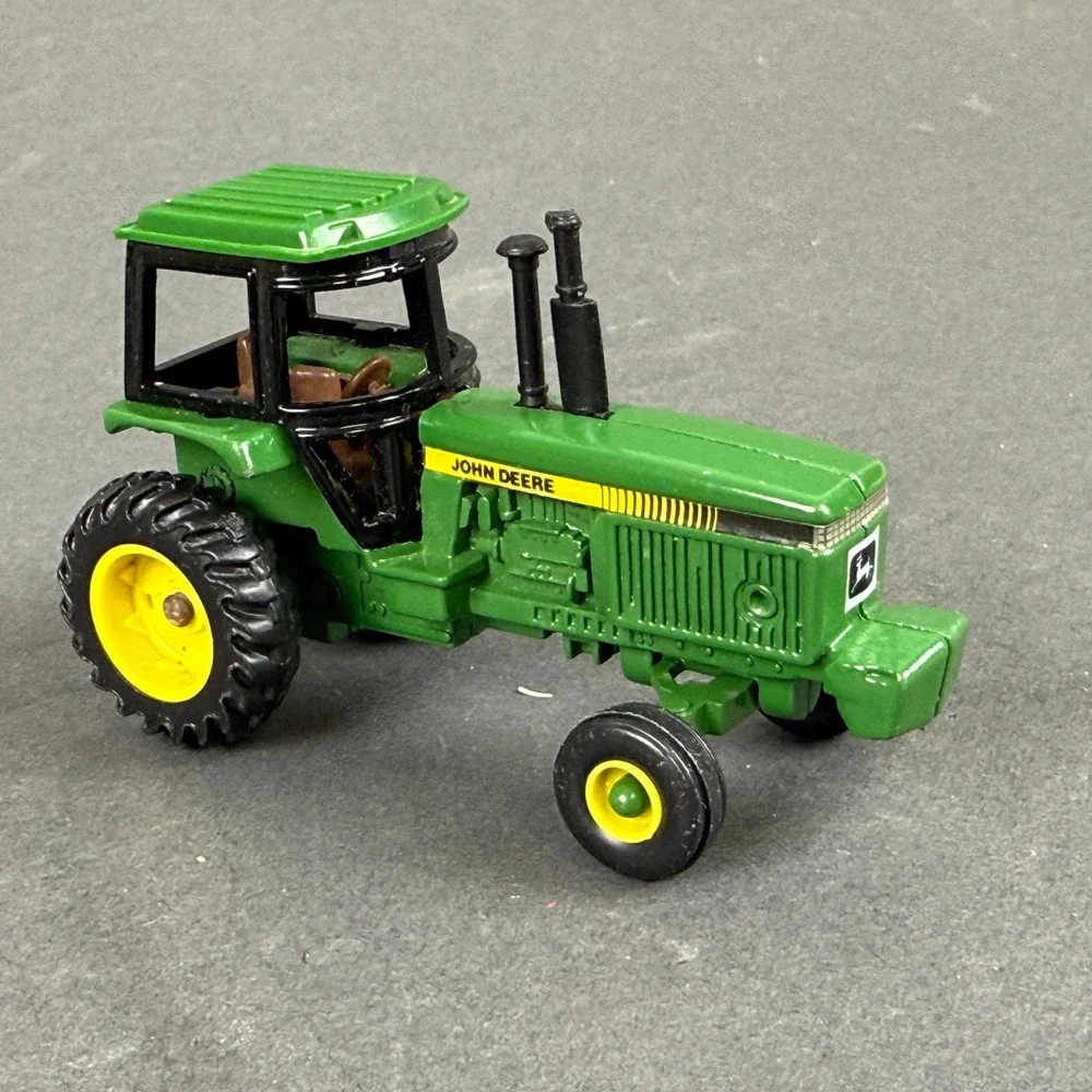Ertl John Deere Ford Tractor Diecast Farm Toys. 1/64 - vintage lot of 3